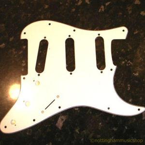 WHITE STRAT PICKGUARD 3PLY C